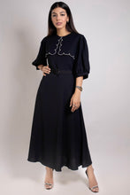 Load image into Gallery viewer, Belted Scallop Pearl Collar Midi in Black