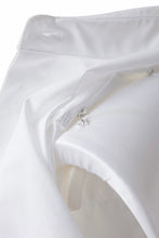 Load image into Gallery viewer, Premium Cropped Detachable Shoulder Pad Shirt in White