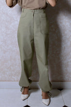 Load image into Gallery viewer, Exposed Pocket Jogger Pants in Green Khaki