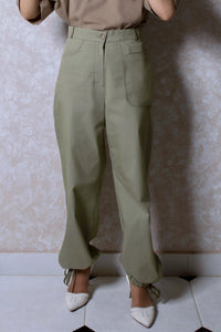 Exposed Pocket Jogger Pants in Green Khaki